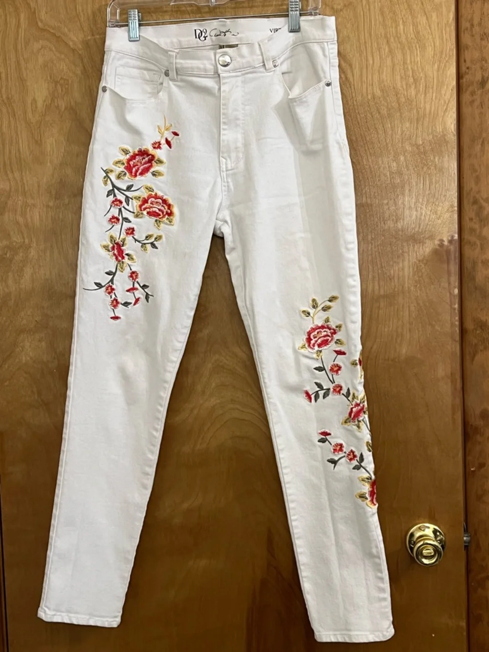 DG2 by Diane Gilman White Straight Leg Jeans with Floral Embroidery 10 - Picture 2 of 4